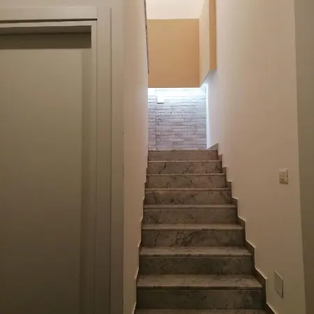 Dante Apartment