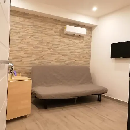 Dante Apartment *